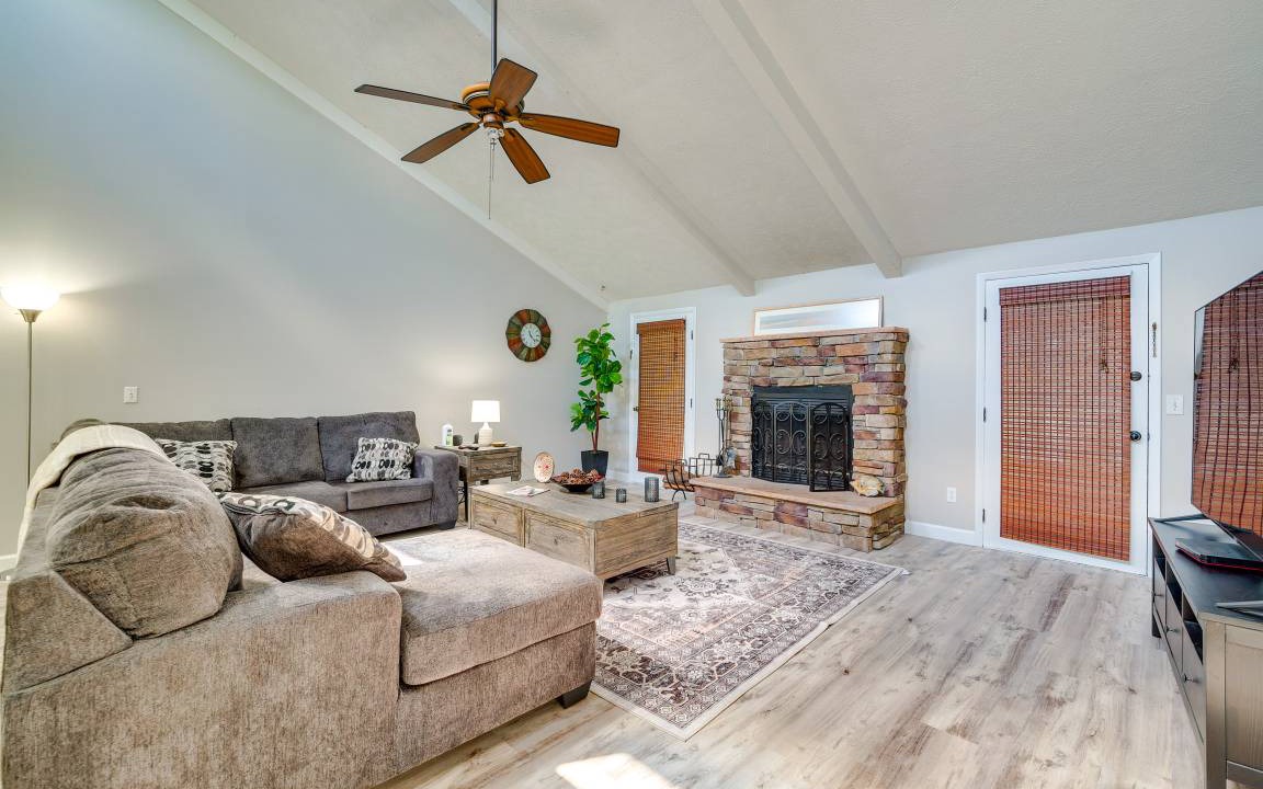 Photo of Livingroom in Candler
