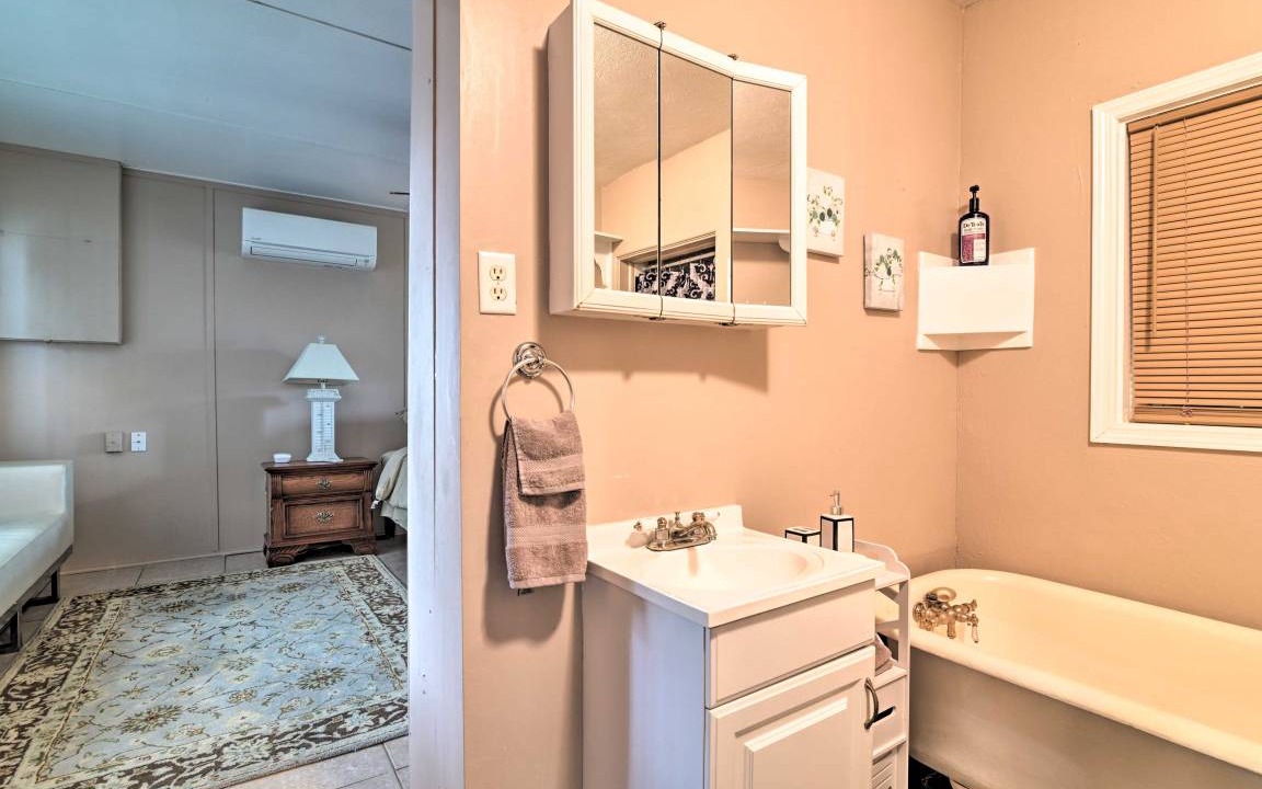 Photo of Bathroom in Auburndale