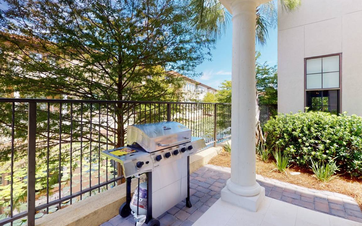 Photo of Patio Balcony in Villa Lago