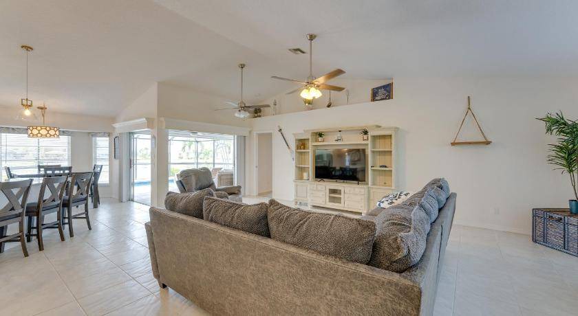 Photo of Livingroom in Burnt Store Isles