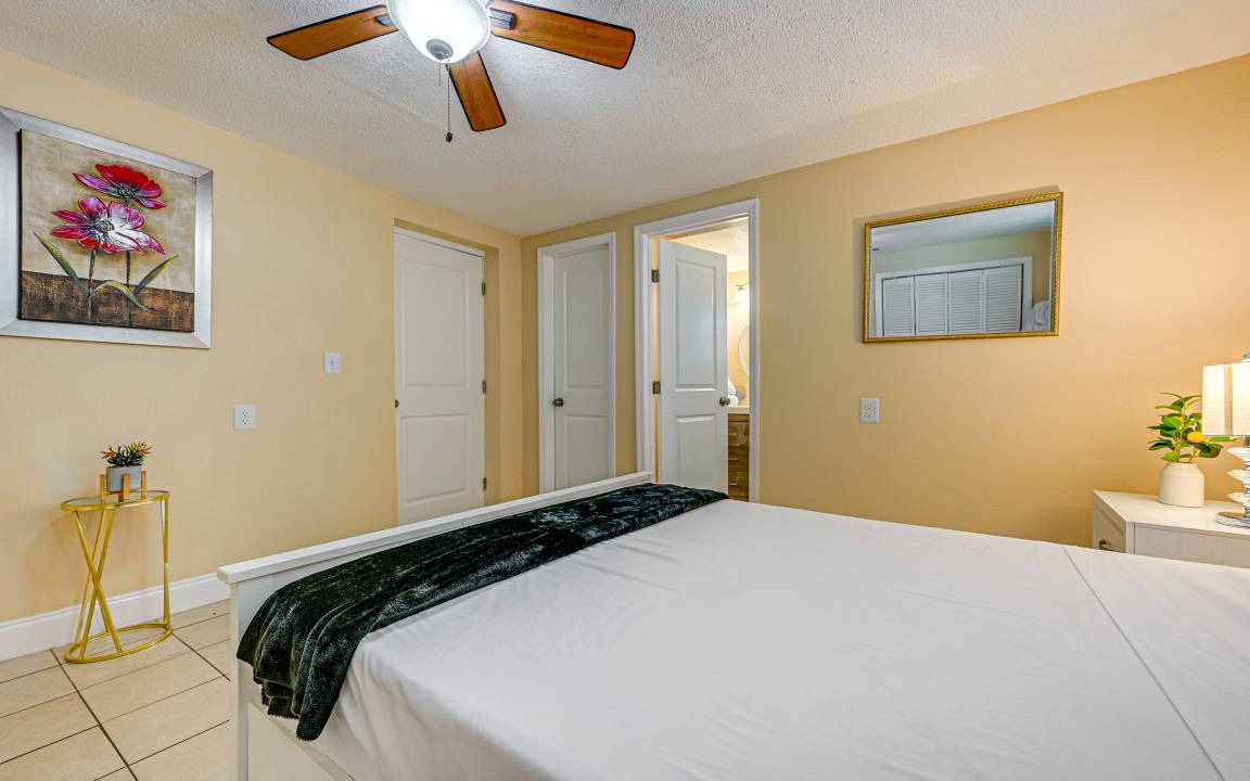 Photo of Bedroom in Bearss Plaza