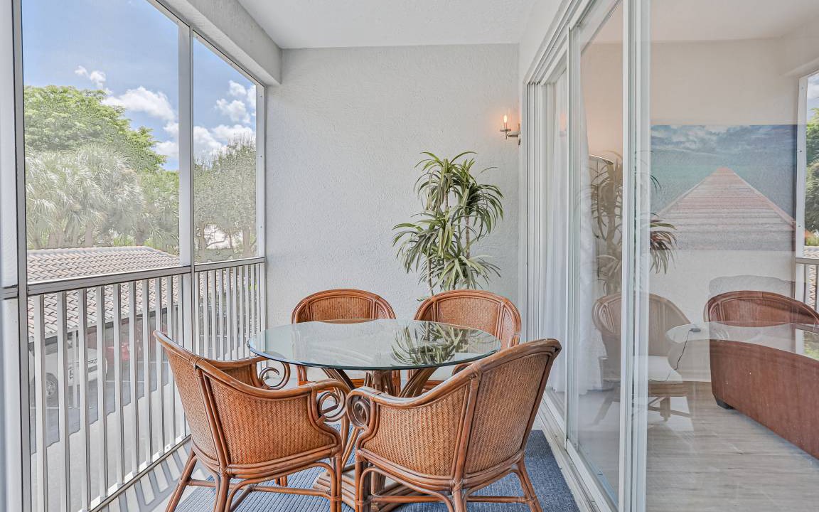 Photo of Patio Balcony in Vanderbilt Beach