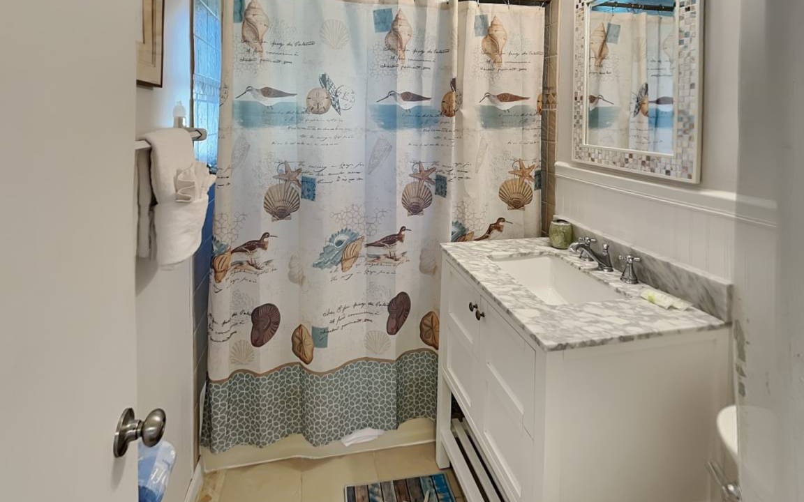Photo of Bathroom in Plaza Shores