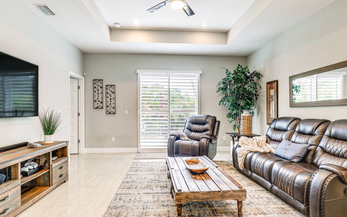 Photo of Livingroom in Carver City - Lincoln Gardens