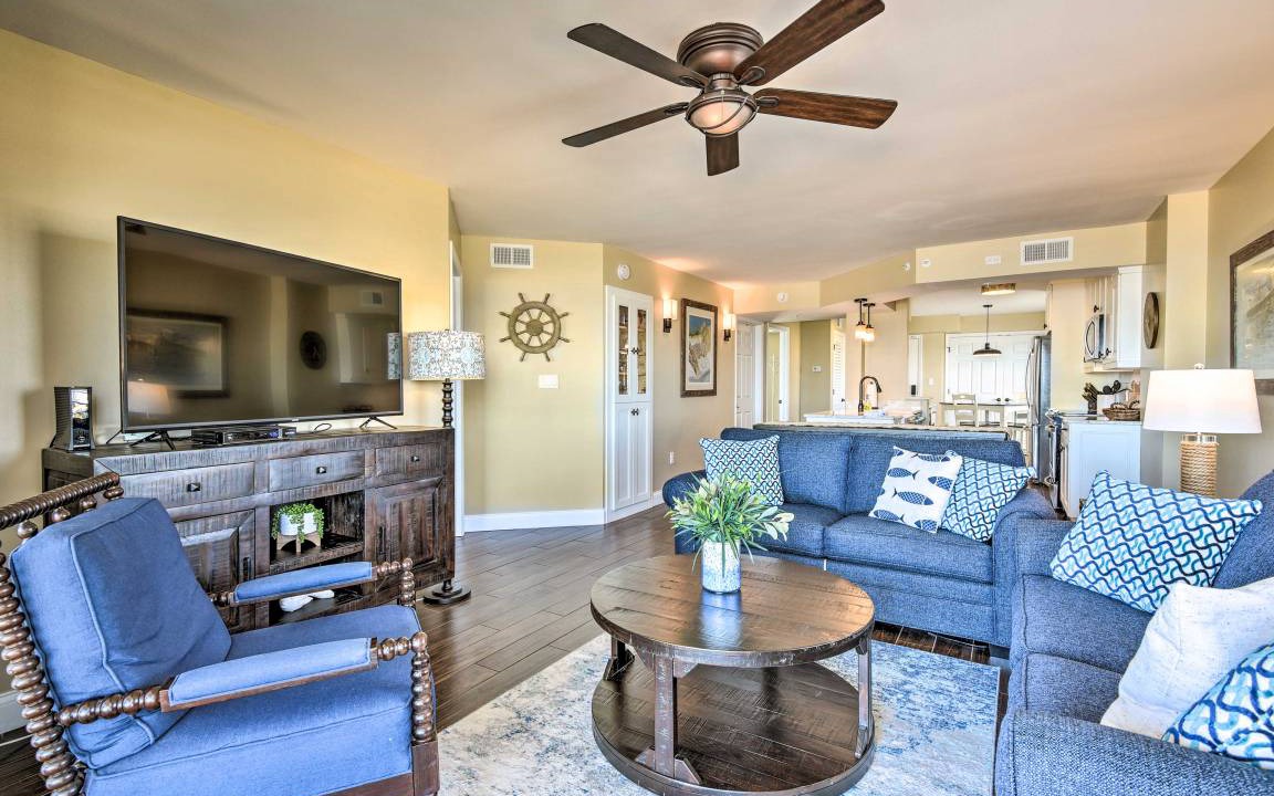 Photo of Livingroom in Seawinds Condo
