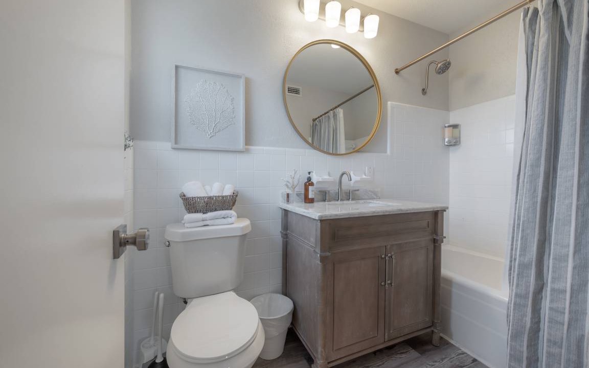Photo of Bathroom in Largo