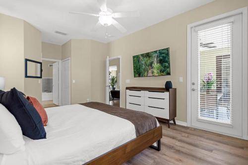 Photo of Bedroom in Crystal Cove