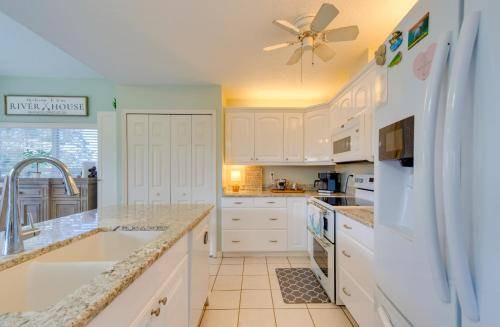 Photo of Kitchen in Weeki Wachee Gardens