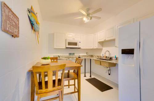 Photo of Kitchen in Weeki Wachee Gardens