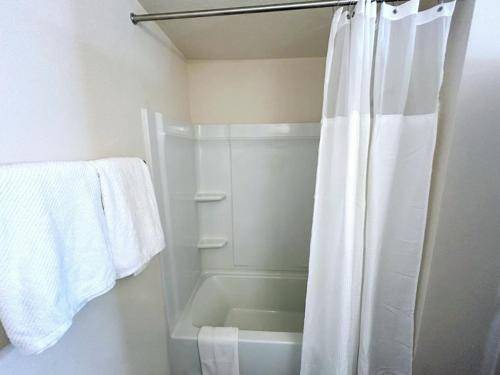 Photo of Bathroom in OakLeaf Plantation