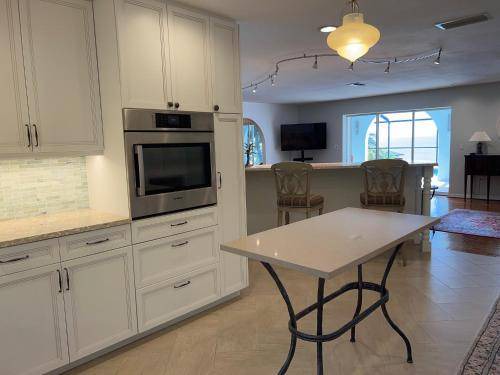 Photo of Kitchen in Bayshore Gardens