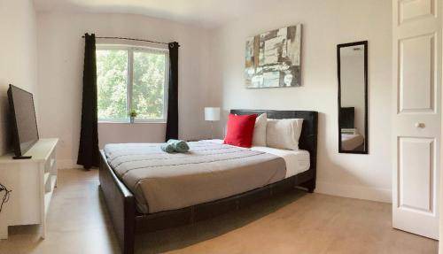Photo of Bedroom in Royal Poinciana