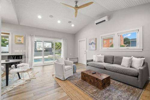 Photo of Livingroom in Courier City - Oscawana