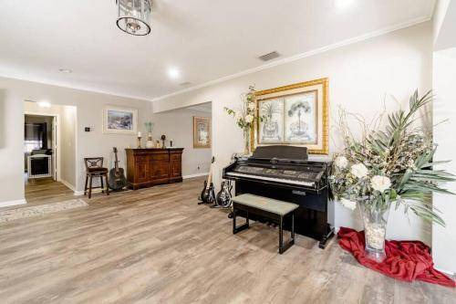 Photo of Livingroom in South Palm Park Neighborhood Association