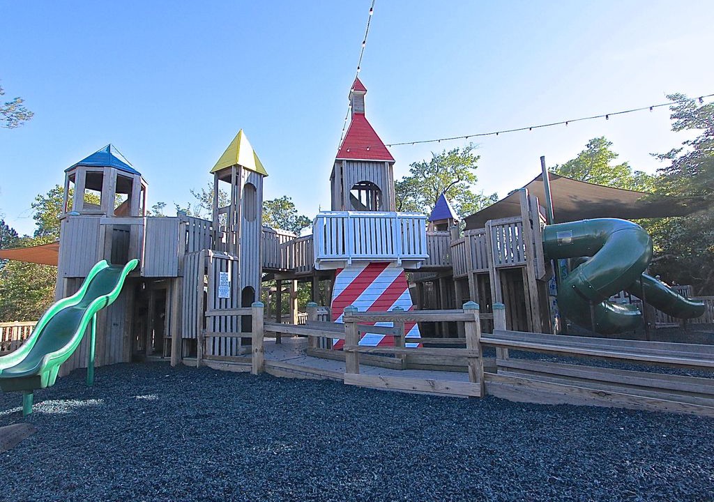 Photo of Buildings in Laurel Grove