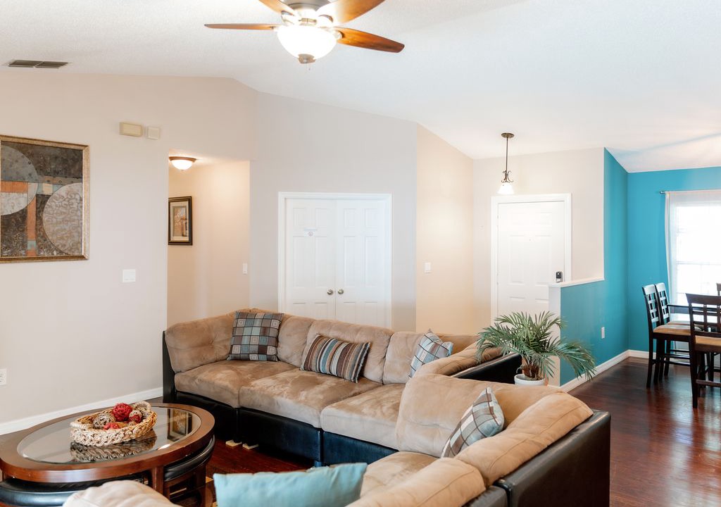 Photo of Livingroom in Greater Groves