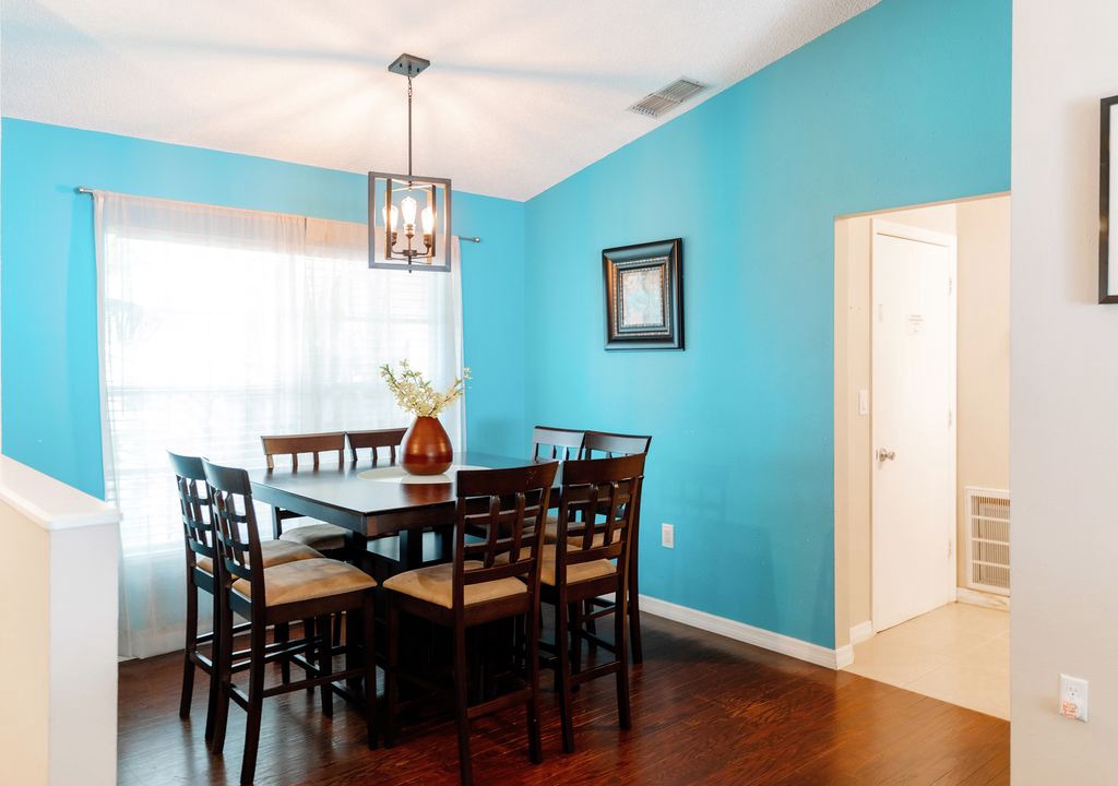 Photo of Livingroom in Greater Groves