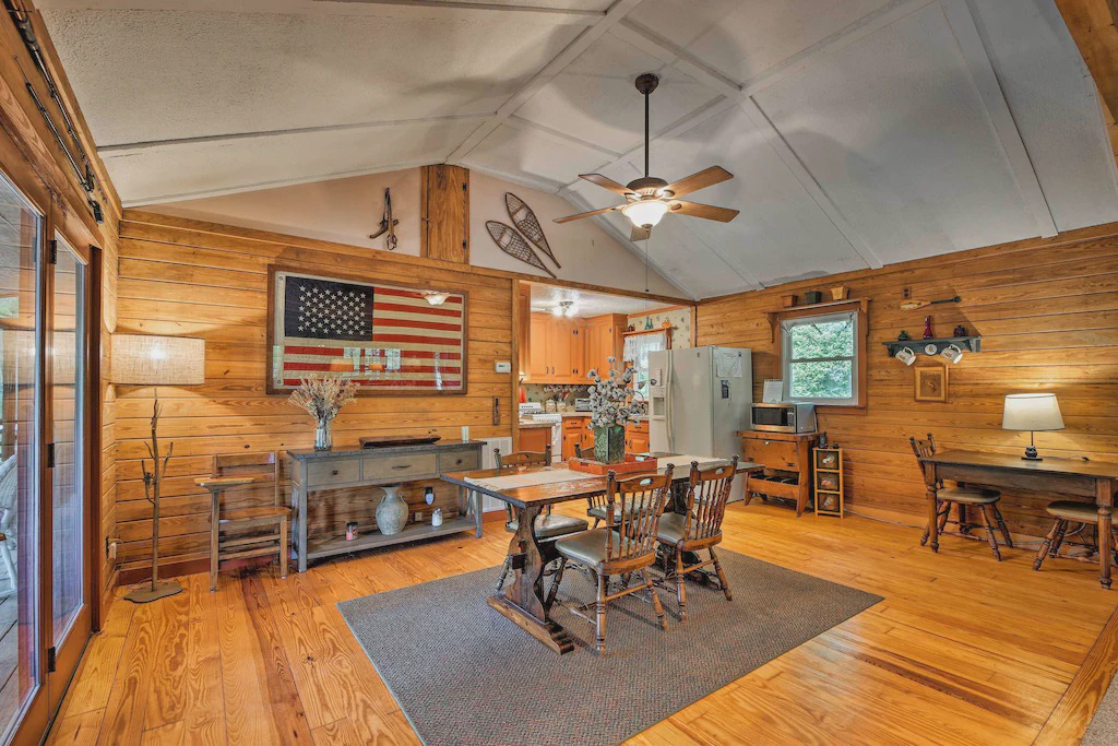 Photo of Livingroom in Mountain Rest