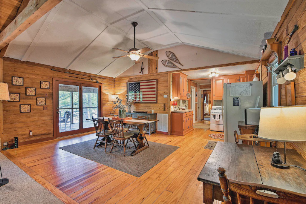 Photo of Livingroom in Mountain Rest