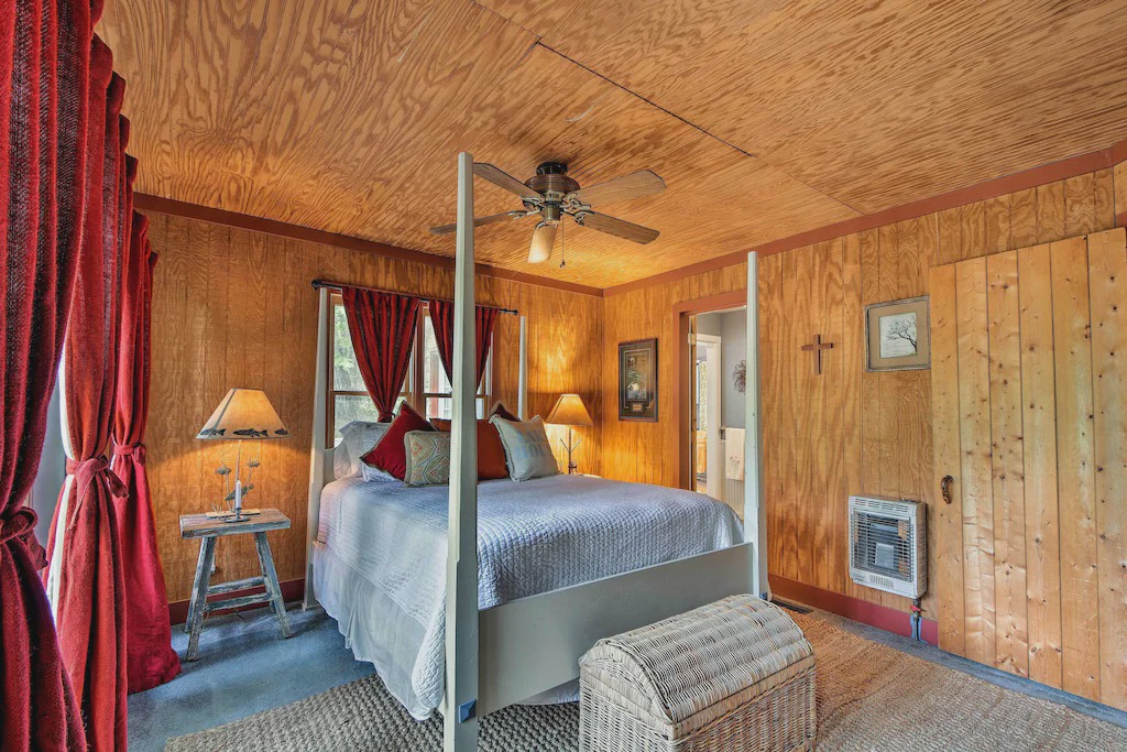 Photo of Bedroom in Mountain Rest
