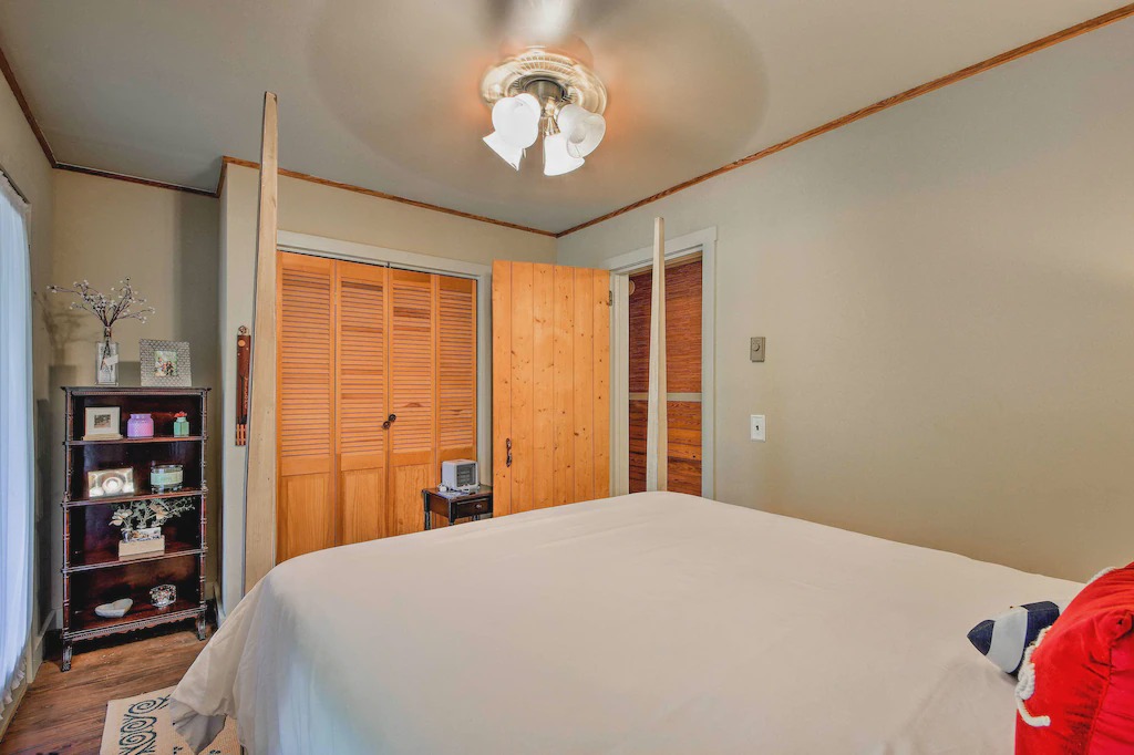 Photo of Bedroom in Mountain Rest
