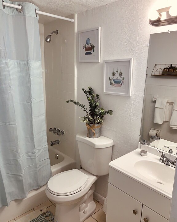 Photo of Bathroom in Oakland Park