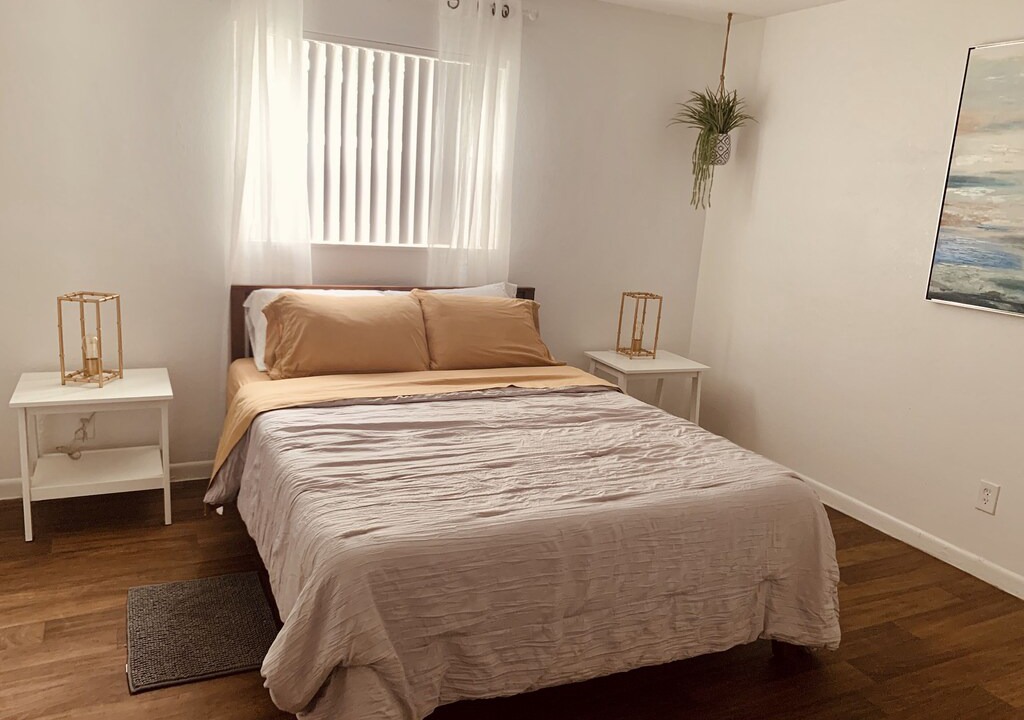 Photo of Bedroom in Oakland Park