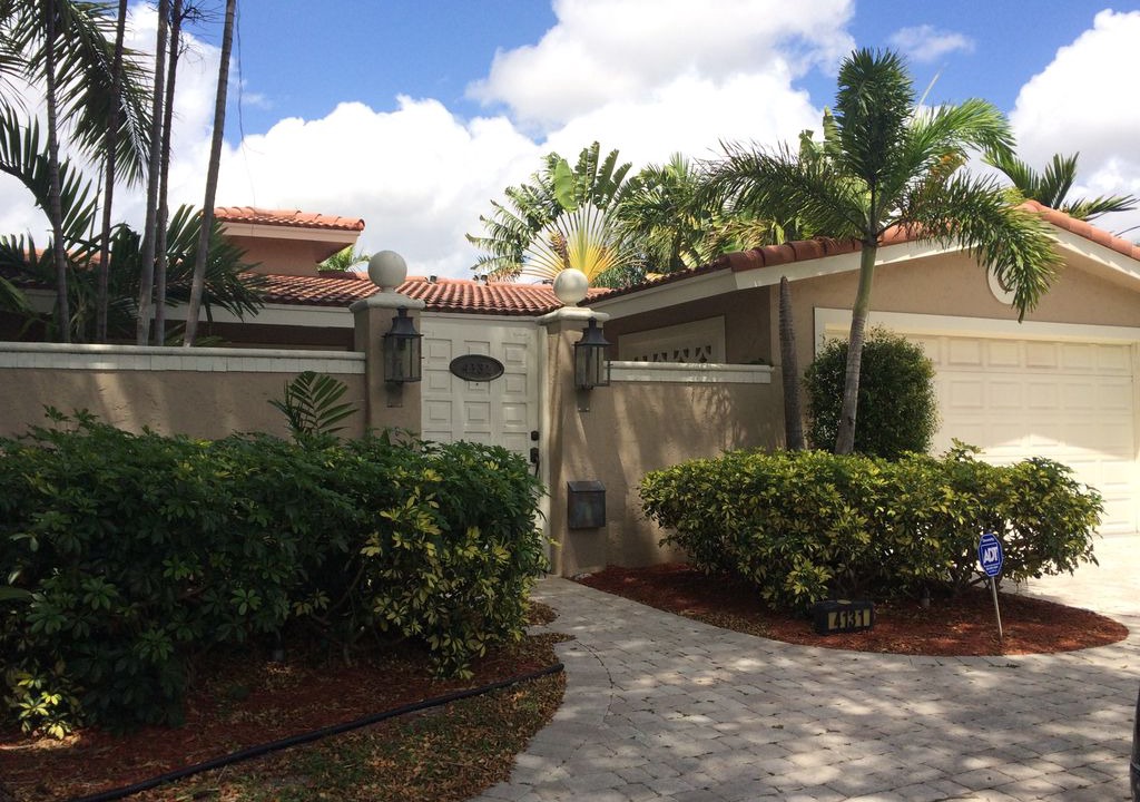 Photo of Buildings in Coral Ridge Isles