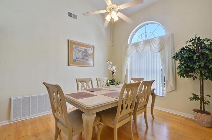 Photo of Livingroom in Greater Groves