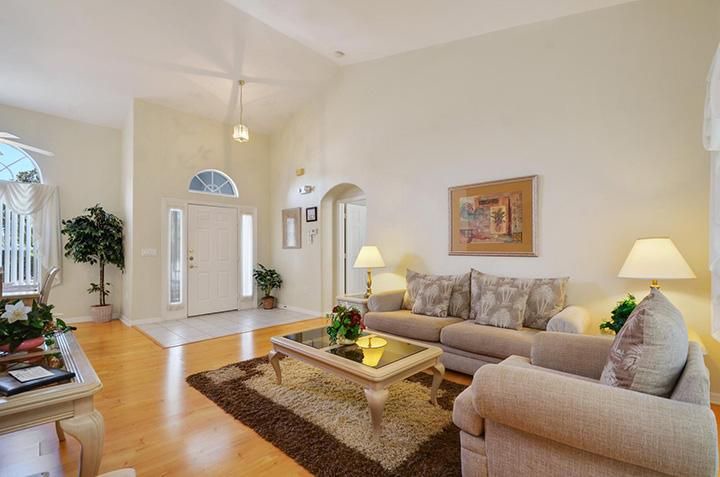 Photo of Livingroom in Greater Groves