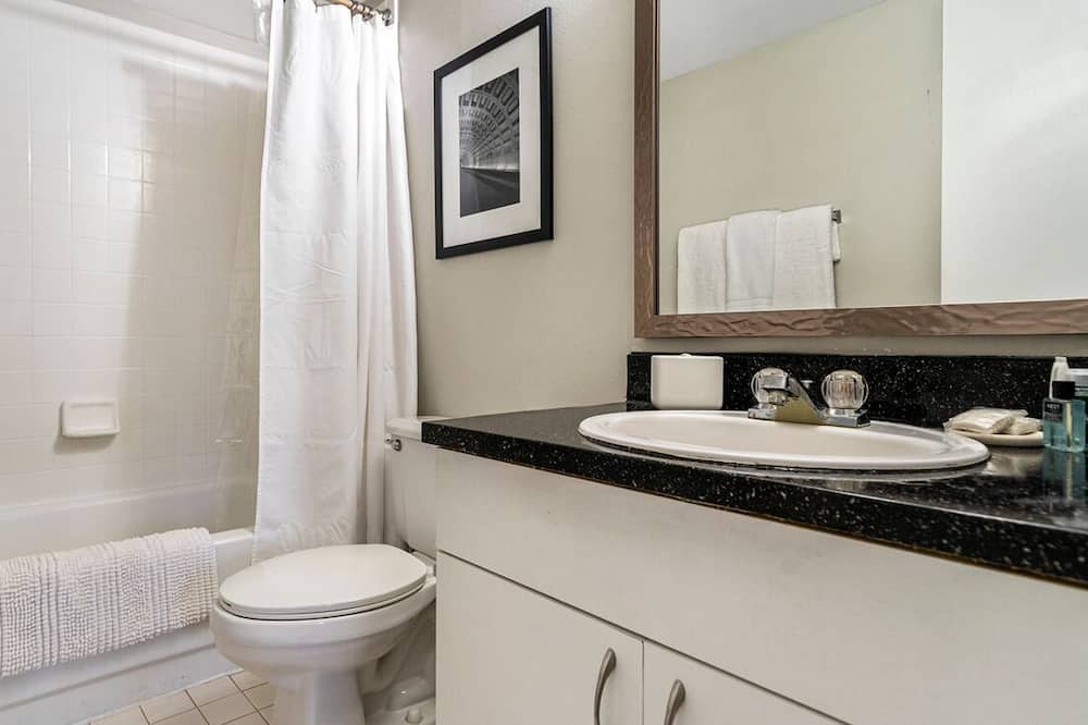 Photo of Bedroom in Ludlam