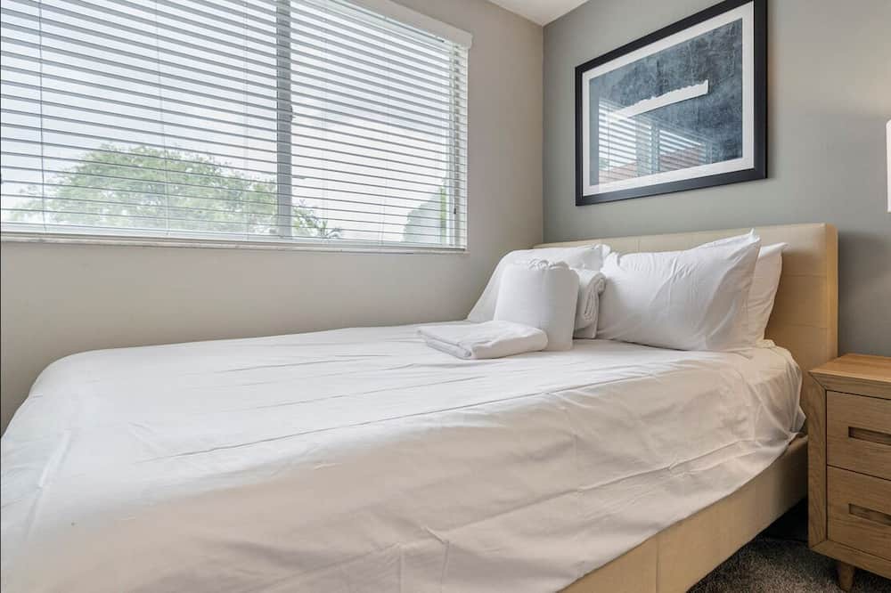 Photo of Bedroom in Ludlam
