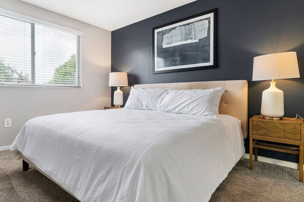 Photo of Bedroom in Ludlam