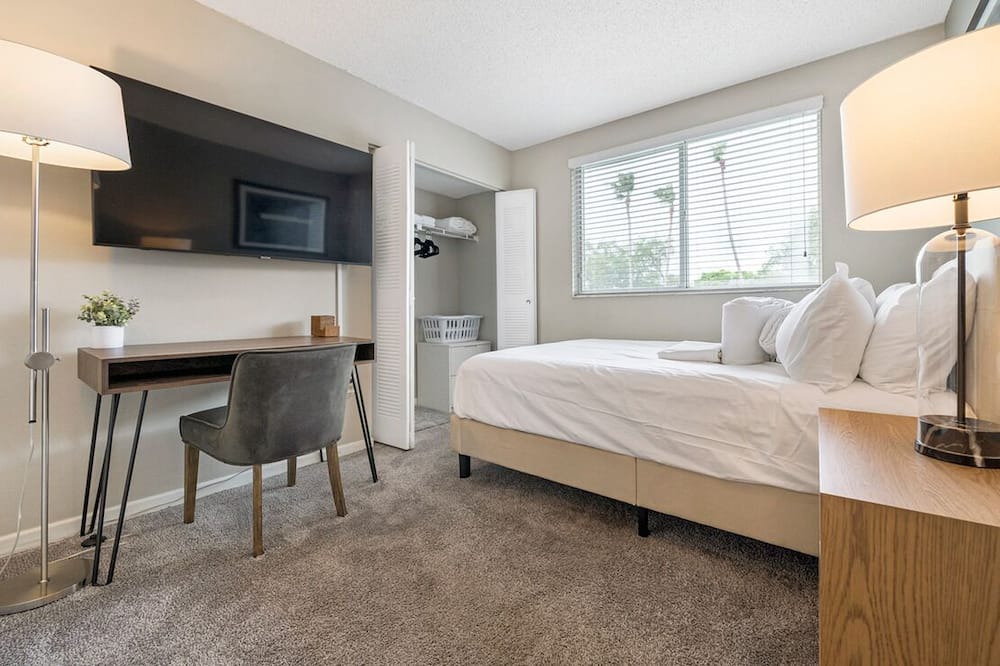 Photo of Bedroom in Ludlam