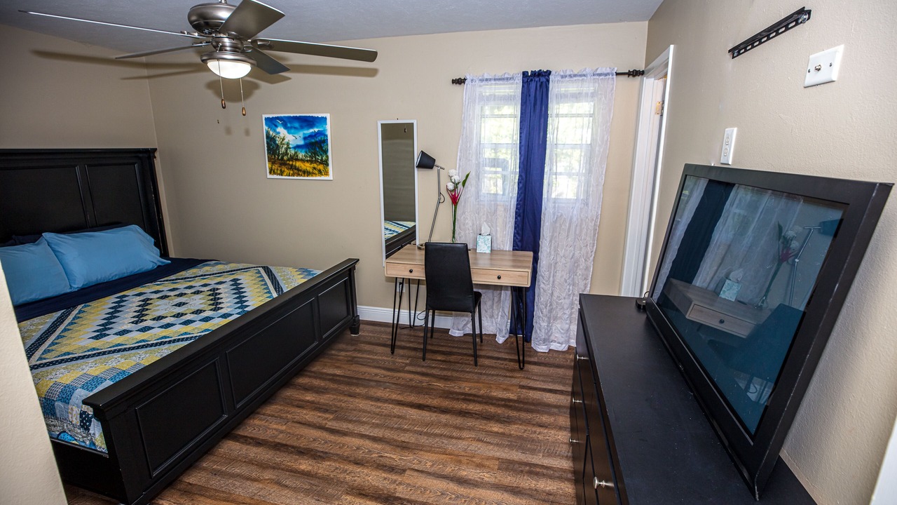 Photo of Bedroom in Azalea Park