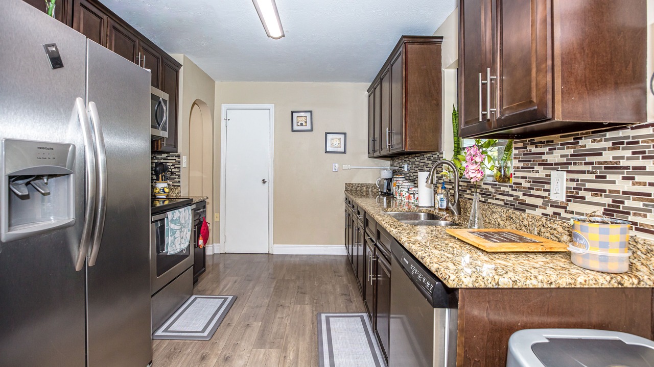 Photo of Kitchen in Azalea Park