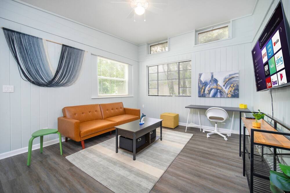 Photo of Bedroom in Murray Hill