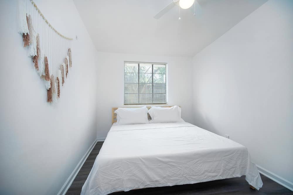 Photo of Bedroom in Murray Hill