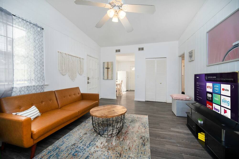 Photo of Livingroom in Murray Hill