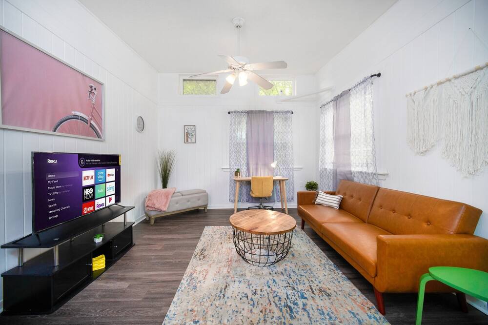 Photo of Livingroom in Murray Hill
