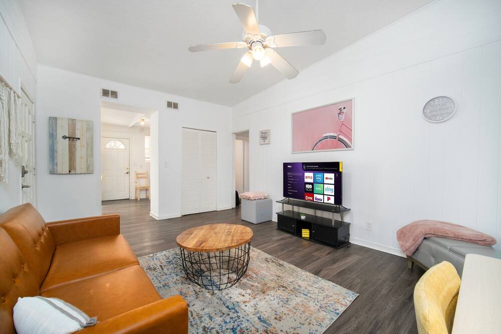 Photo of Livingroom in Murray Hill