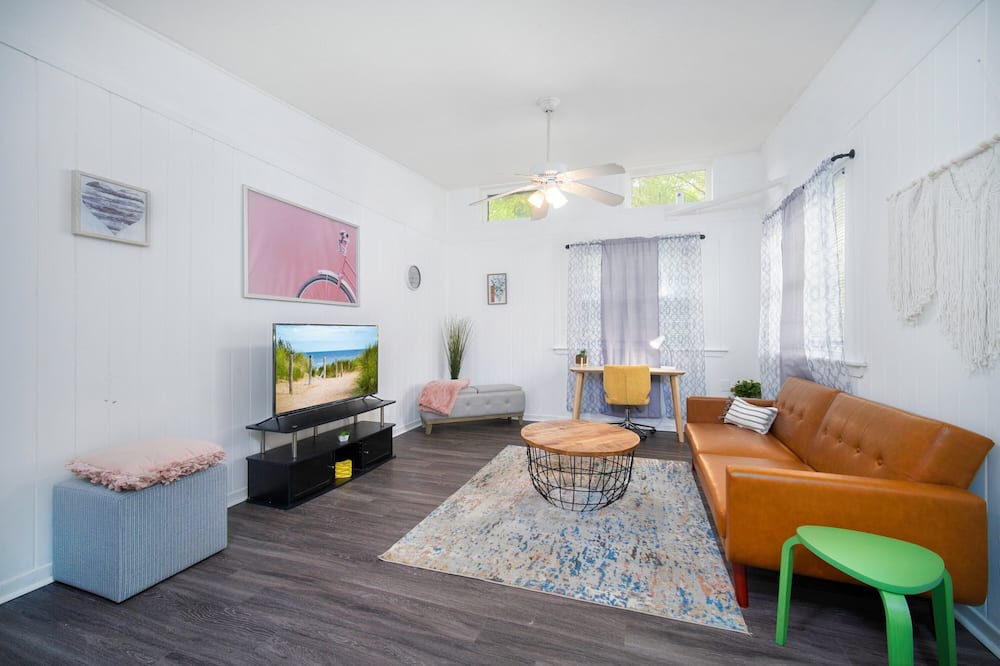 Photo of Livingroom in Murray Hill