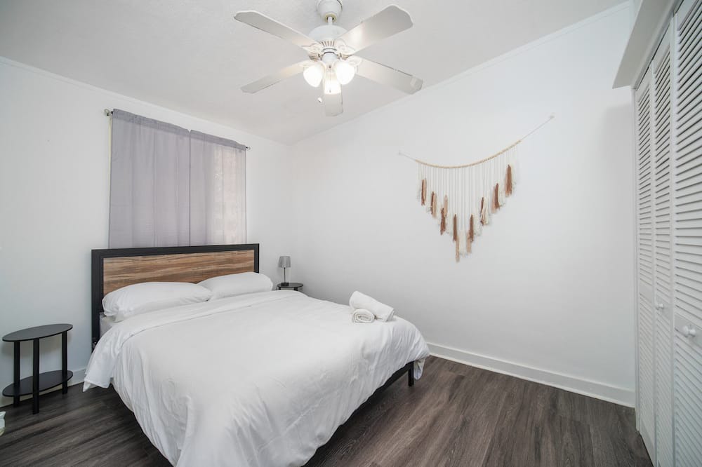 Photo of Bedroom in Murray Hill