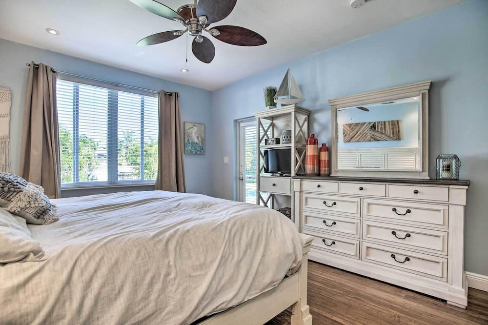 Photo of Bedroom in Cypress Lakes