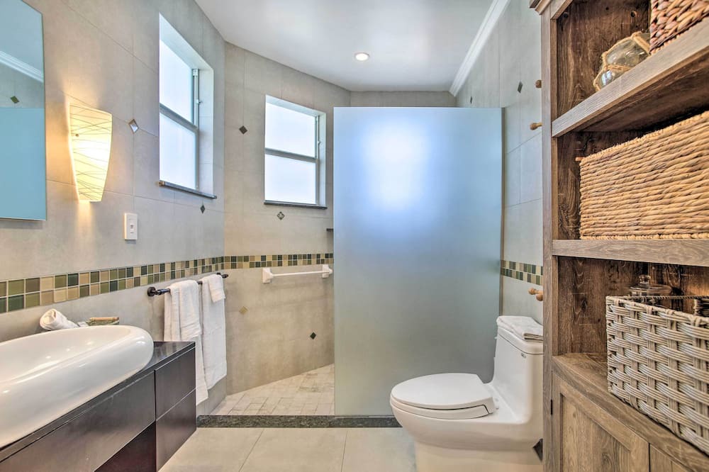Photo of Bathroom in Cypress Lakes