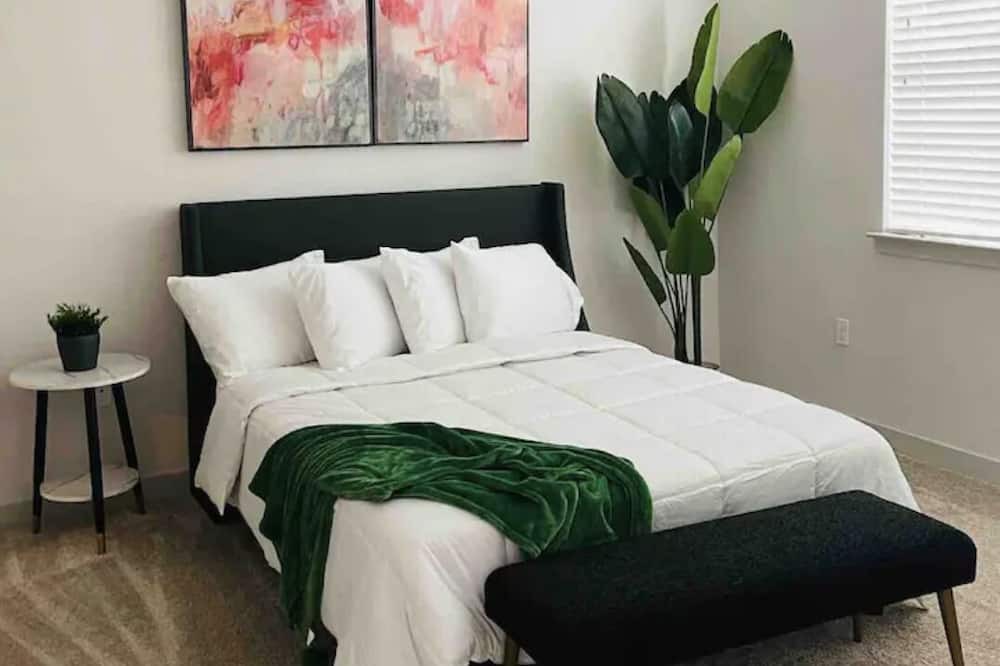 Photo of Bedroom in Golden Glades - The Woods