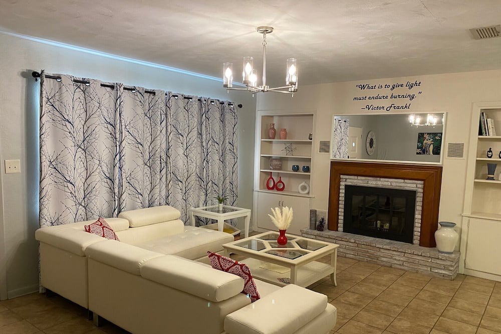 Photo of Bedroom in Ridge Manor