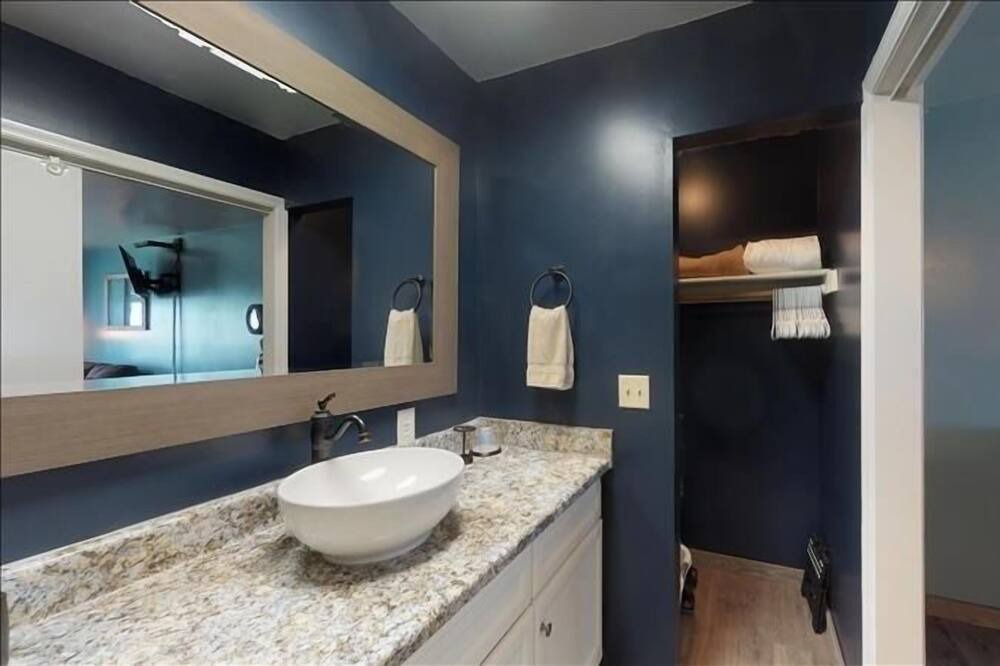 Photo of Bathroom in Isles of Capri