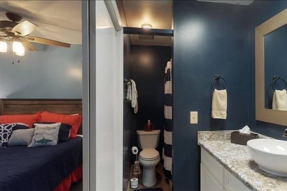 Photo of Bathroom in Isles of Capri