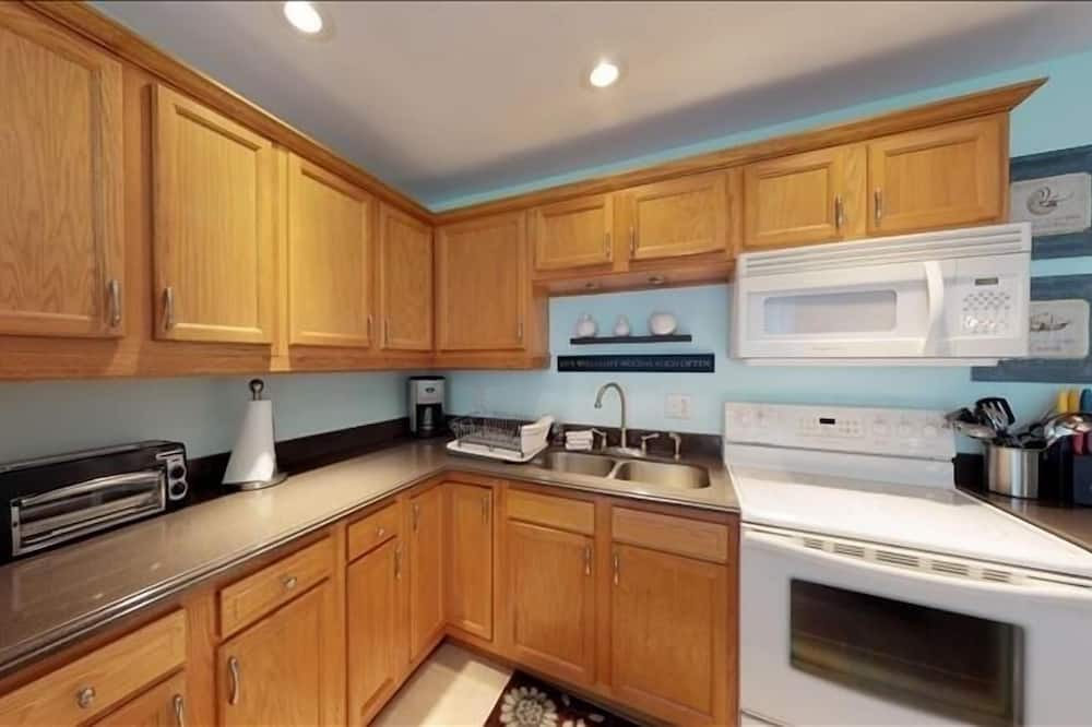 Photo of Kitchen in Isles of Capri